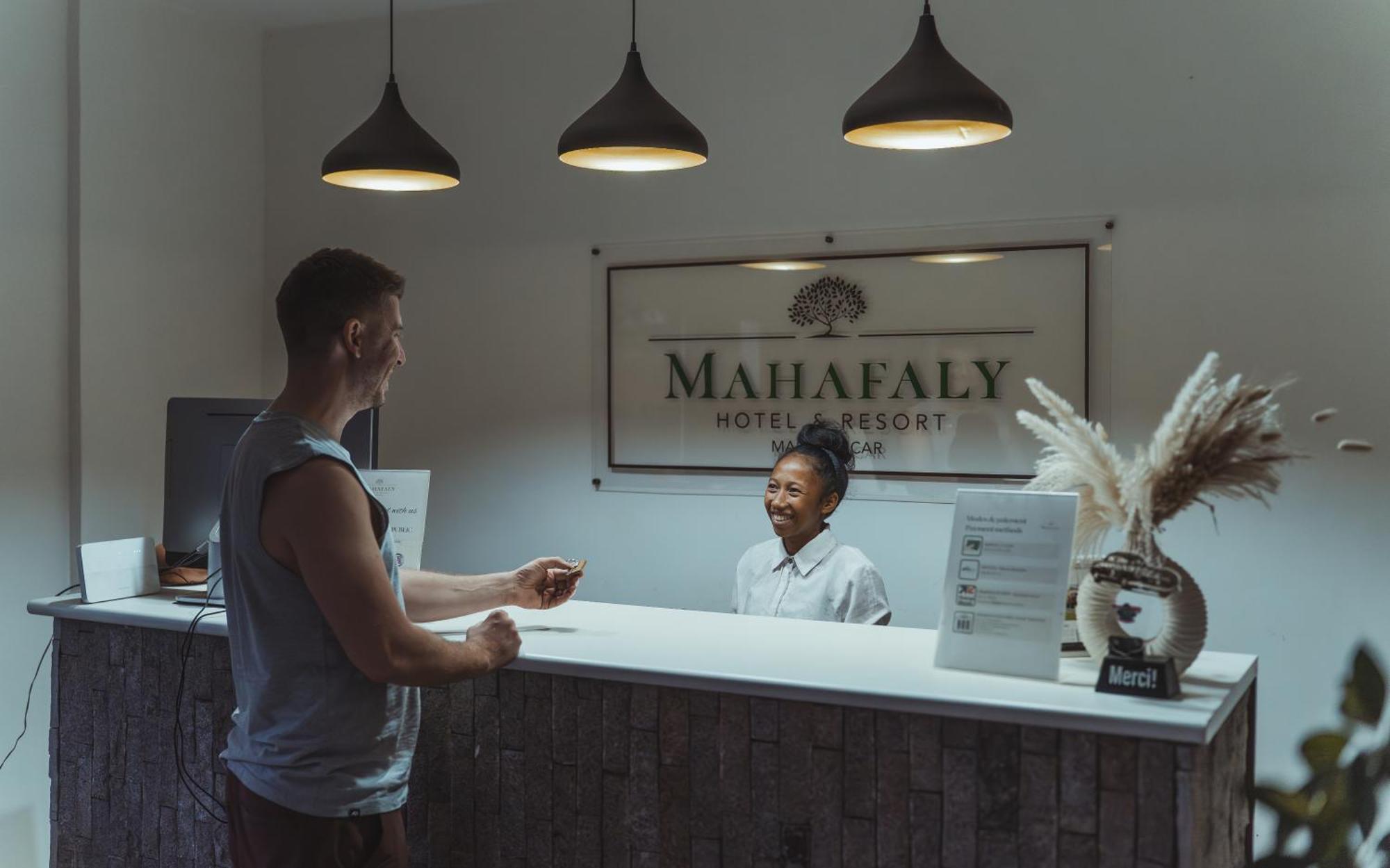 אנטסירבה Mahafaly Hotel & Resort מראה חיצוני תמונה